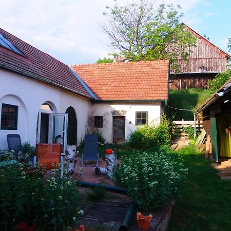 Gaestehaus Weinviertel - Niederoesterreich Siebenhirten Bagian luar foto