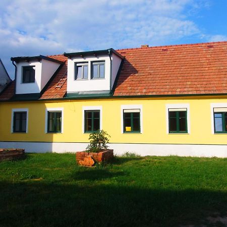 Gaestehaus Weinviertel - Niederoesterreich Siebenhirten Bagian luar foto