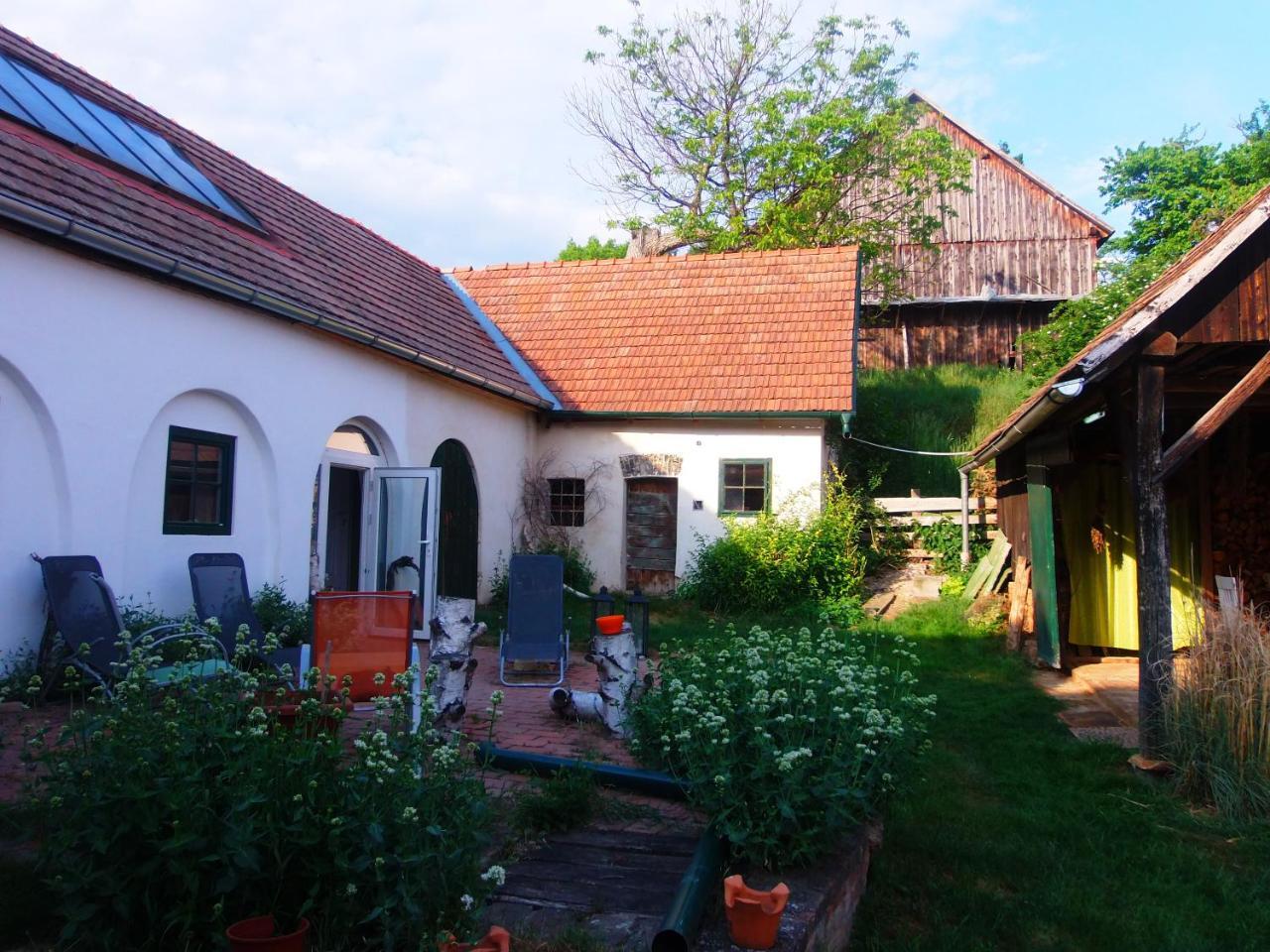 Gaestehaus Weinviertel - Niederoesterreich Siebenhirten Bagian luar foto