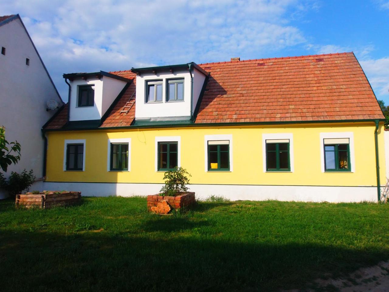 Gaestehaus Weinviertel - Niederoesterreich Siebenhirten Bagian luar foto